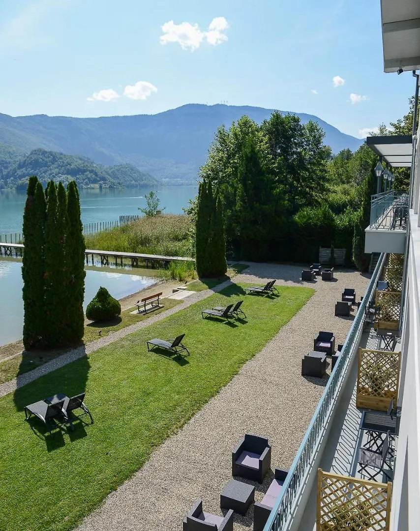 ** Hotel Novalaise Plage France